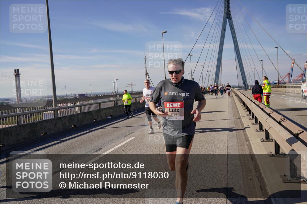 03.10.2025 - Köhlbrandbrückenlauf Michael Burmester http://msf.ph/oto/9118030 03.10.2025 12:59:24 Position 2 5755 meine-sportfotos.de