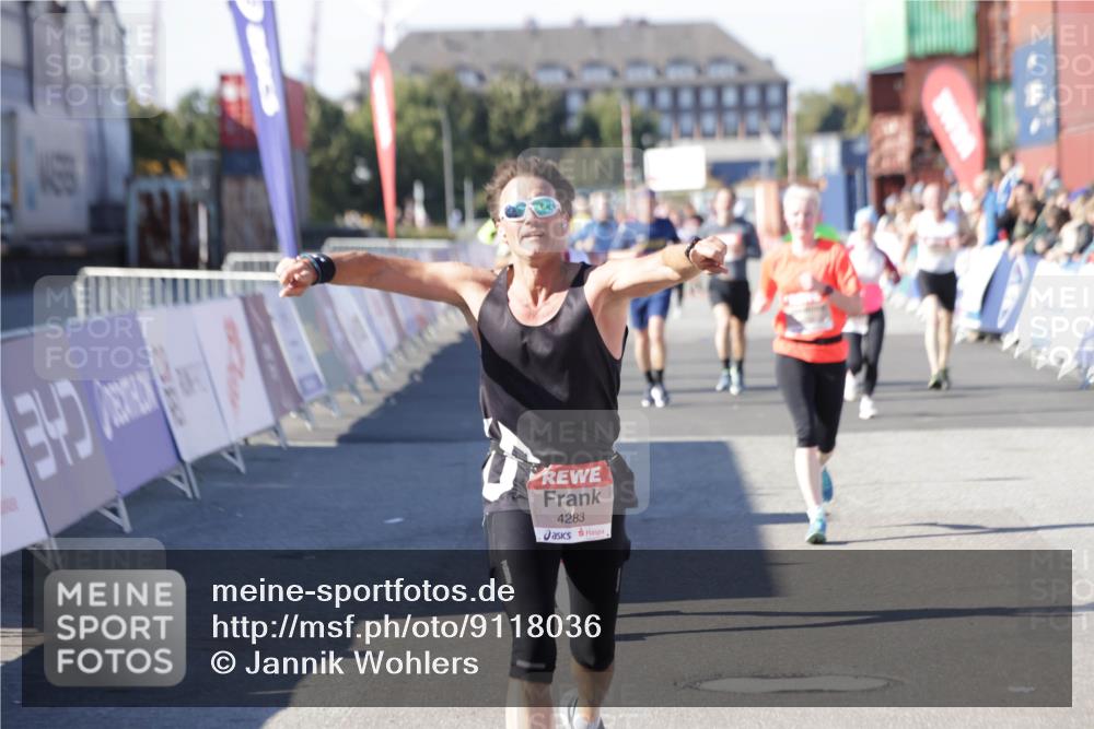 03.10.2025 - Köhlbrandbrückenlauf Jannik Wohlers http://msf.ph/oto/9118036 03.10.2025 13:03:22 Ziel 4085, 4208, 4225, 4268, 4283, 4454, 4856, 5048, 5063, 6279, 6612, 6632, 6722, 6784 meine-sportfotos.de
