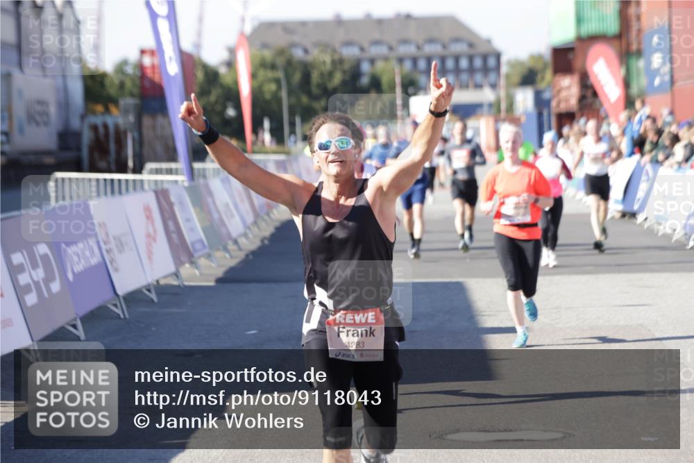 03.10.2025 - Köhlbrandbrückenlauf Jannik Wohlers http://msf.ph/oto/9118043 03.10.2025 13:03:23 Ziel 4085, 4208, 4225, 4268, 4283, 4300, 4454, 4856, 5048, 5063, 6207, 6279, 6612, 6632, 6722, 6784 meine-sportfotos.de