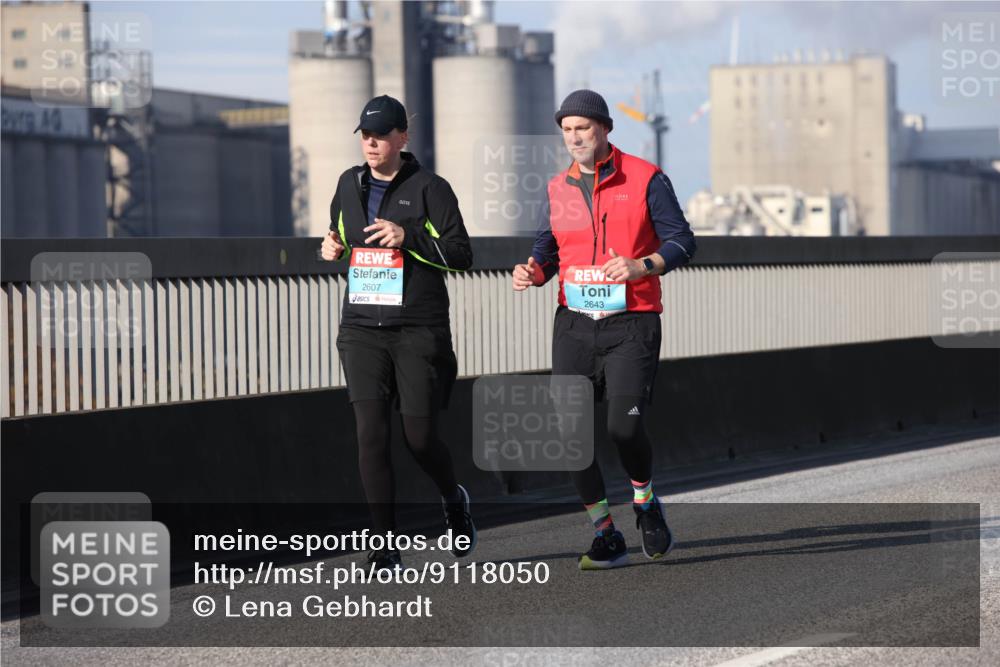 03.10.2025 - Köhlbrandbrückenlauf Lena Gebhardt http://msf.ph/oto/9118050 03.10.2025 10:24:36 Position 2 2607, 2643 meine-sportfotos.de