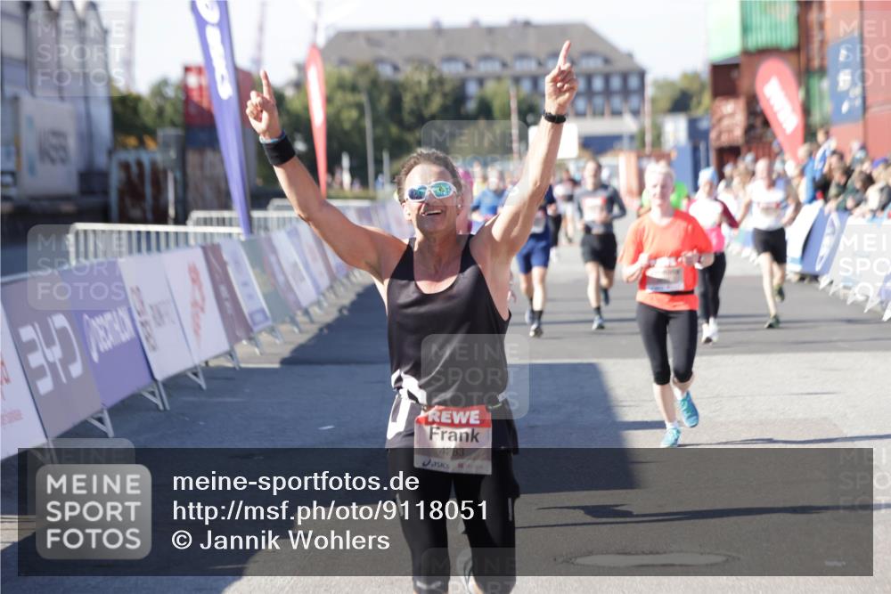 03.10.2025 - Köhlbrandbrückenlauf Jannik Wohlers http://msf.ph/oto/9118051 03.10.2025 13:03:23 Ziel 4085, 4208, 4225, 4268, 4283, 4300, 4454, 4856, 5048, 5063, 6207, 6279, 6612, 6632, 6722, 6784 meine-sportfotos.de