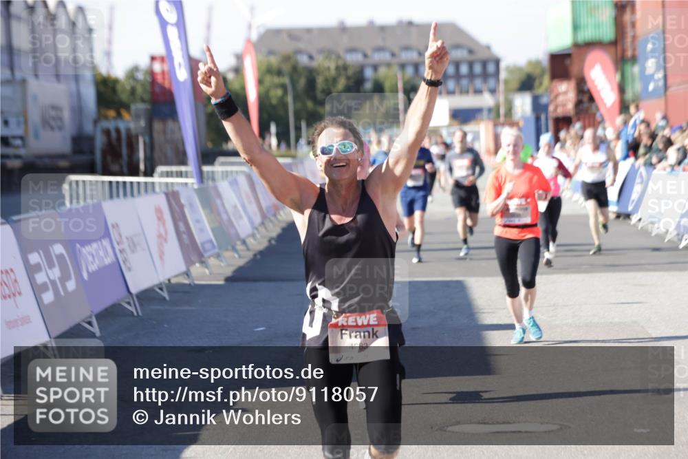 03.10.2025 - Köhlbrandbrückenlauf Jannik Wohlers http://msf.ph/oto/9118057 03.10.2025 13:03:23 Ziel 4085, 4208, 4225, 4268, 4283, 4300, 4454, 4856, 5048, 5063, 6207, 6279, 6612, 6632, 6722, 6784 meine-sportfotos.de