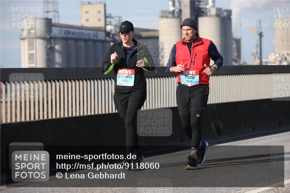 03.10.2025 - Köhlbrandbrückenlauf Lena Gebhardt http://msf.ph/oto/9118060 03.10.2025 10:24:37 Position 2 2607, 2643 meine-sportfotos.de