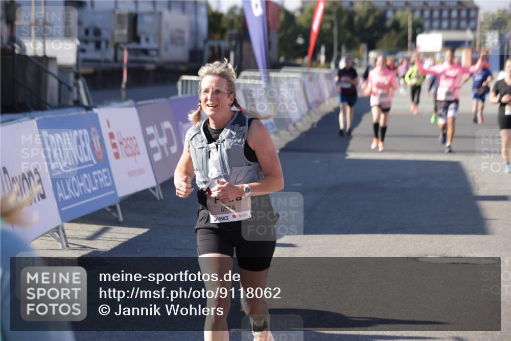 03.10.2025 - Köhlbrandbrückenlauf Jannik Wohlers http://msf.ph/oto/9118062 03.10.2025 13:34:13 Ziel 4438, 4674, 5207, 5221, 5593, 6095, 6574 meine-sportfotos.de