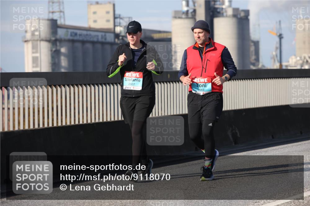 03.10.2025 - Köhlbrandbrückenlauf Lena Gebhardt http://msf.ph/oto/9118070 03.10.2025 10:24:37 Position 2 2607, 2643 meine-sportfotos.de
