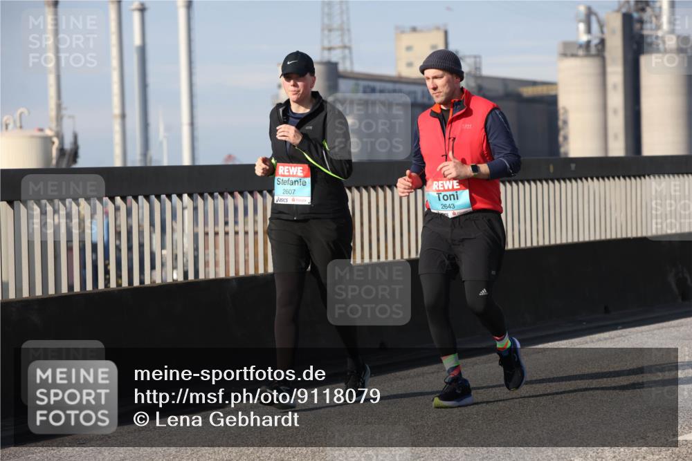 03.10.2025 - Köhlbrandbrückenlauf Lena Gebhardt http://msf.ph/oto/9118079 03.10.2025 10:24:38 Position 2 2607, 2643 meine-sportfotos.de