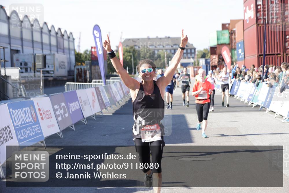 03.10.2025 - Köhlbrandbrückenlauf Jannik Wohlers http://msf.ph/oto/9118080 03.10.2025 13:03:23 Ziel 4085, 4208, 4225, 4268, 4283, 4300, 4454, 4856, 5048, 5063, 6207, 6279, 6612, 6632, 6722, 6784 meine-sportfotos.de