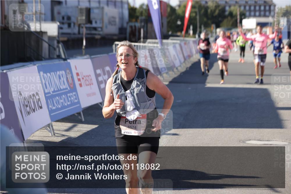 03.10.2025 - Köhlbrandbrückenlauf Jannik Wohlers http://msf.ph/oto/9118082 03.10.2025 13:34:13 Ziel 4438, 4674, 5207, 5221, 5593, 6095, 6574 meine-sportfotos.de
