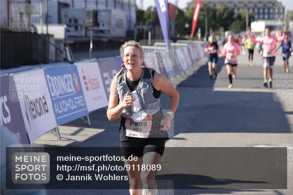 03.10.2025 - Köhlbrandbrückenlauf Jannik Wohlers http://msf.ph/oto/9118089 03.10.2025 13:34:13 Ziel 4438, 4674, 5207, 5221, 5593, 6095, 6574 meine-sportfotos.de