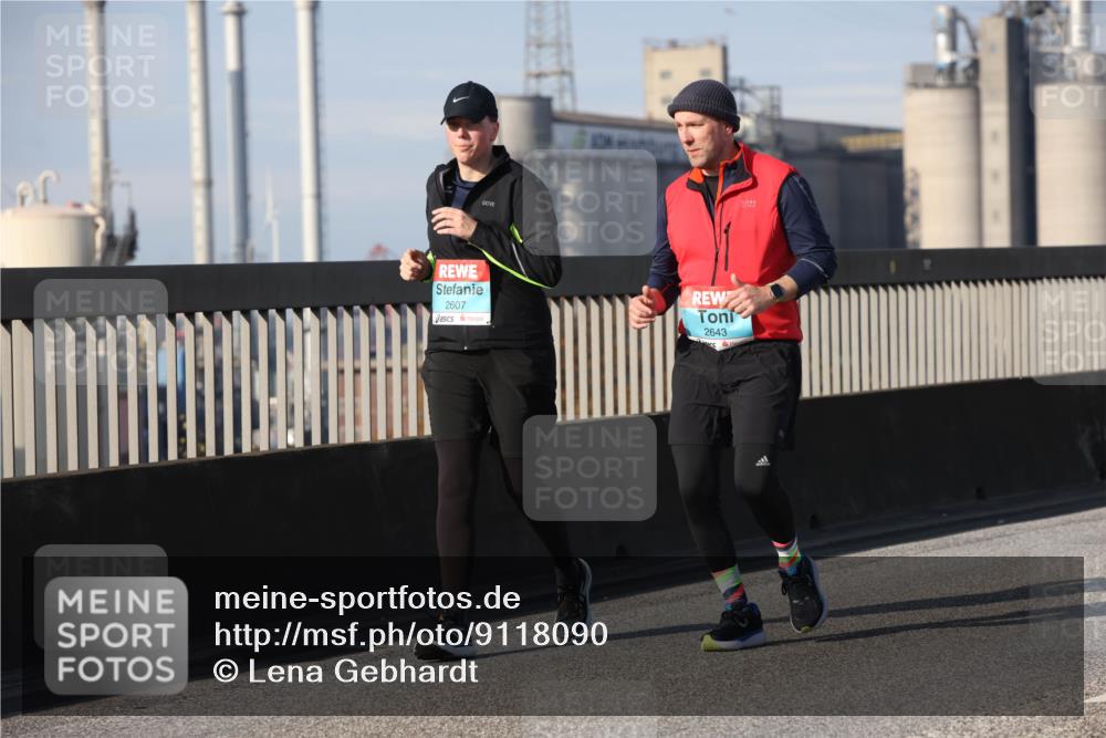 03.10.2025 - Köhlbrandbrückenlauf Lena Gebhardt http://msf.ph/oto/9118090 03.10.2025 10:24:38 Position 2 2607, 2643 meine-sportfotos.de