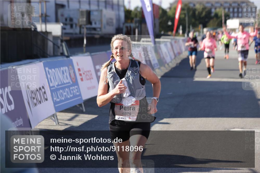 03.10.2025 - Köhlbrandbrückenlauf Jannik Wohlers http://msf.ph/oto/9118096 03.10.2025 13:34:13 Ziel 4438, 4674, 5207, 5221, 5593, 6095, 6574 meine-sportfotos.de