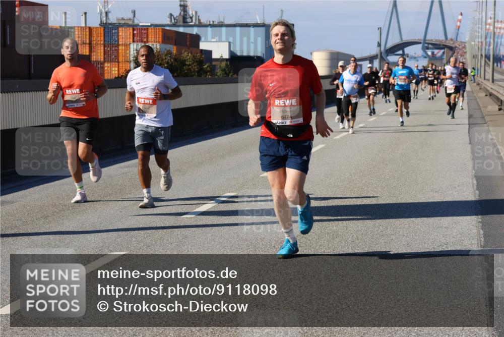 03.10.2025 - Köhlbrandbrückenlauf Strokosch-Dieckow http://msf.ph/oto/9118098 03.10.2025 12:54:09 Position 3 6782, 6774 meine-sportfotos.de