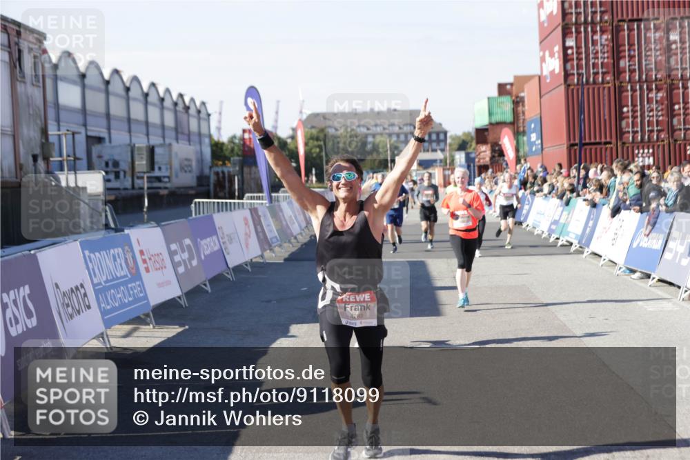 03.10.2025 - Köhlbrandbrückenlauf Jannik Wohlers http://msf.ph/oto/9118099 03.10.2025 13:03:23 Ziel 4085, 4208, 4225, 4268, 4283, 4300, 4454, 4856, 5048, 5063, 6207, 6279, 6612, 6632, 6722, 6784 meine-sportfotos.de