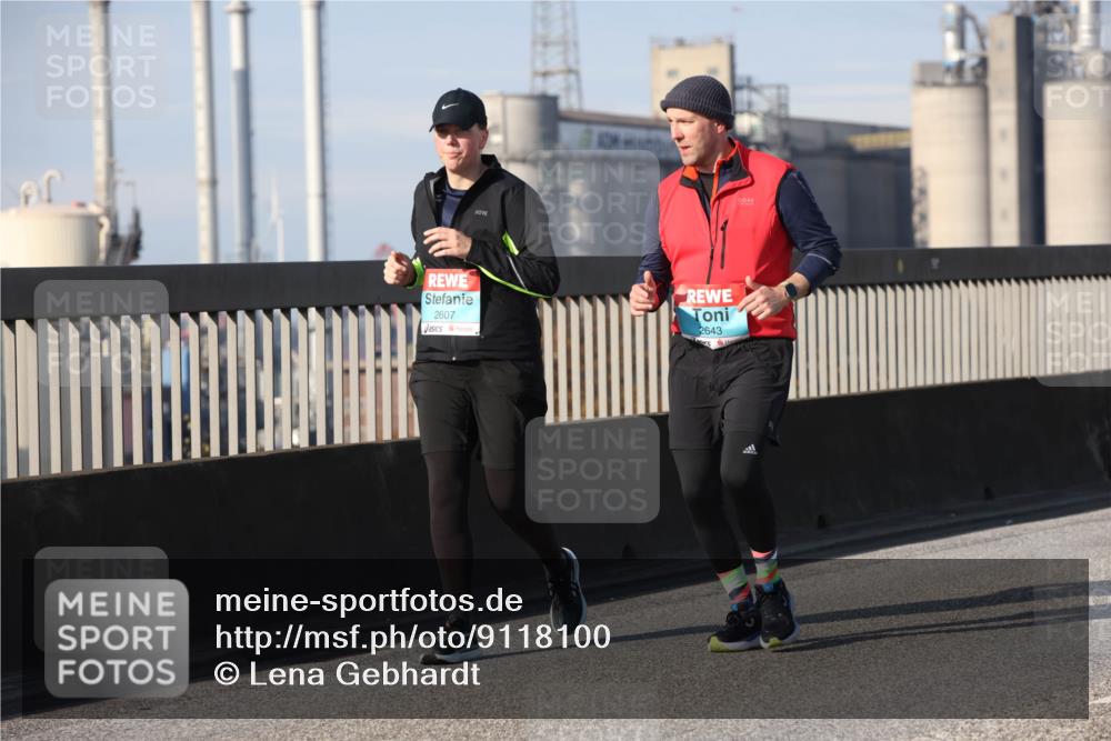 03.10.2025 - Köhlbrandbrückenlauf Lena Gebhardt http://msf.ph/oto/9118100 03.10.2025 10:24:38 Position 2 2607, 2643 meine-sportfotos.de