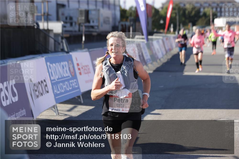 03.10.2025 - Köhlbrandbrückenlauf Jannik Wohlers http://msf.ph/oto/9118103 03.10.2025 13:34:13 Ziel 4438, 4674, 5207, 5221, 5593, 6095, 6574 meine-sportfotos.de
