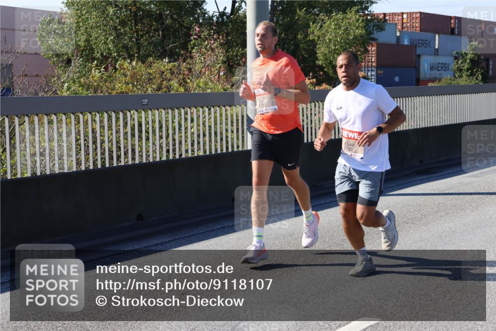 03.10.2025 - Köhlbrandbrückenlauf Strokosch-Dieckow http://msf.ph/oto/9118107 03.10.2025 12:54:12 Position 3 6781, 6782 meine-sportfotos.de