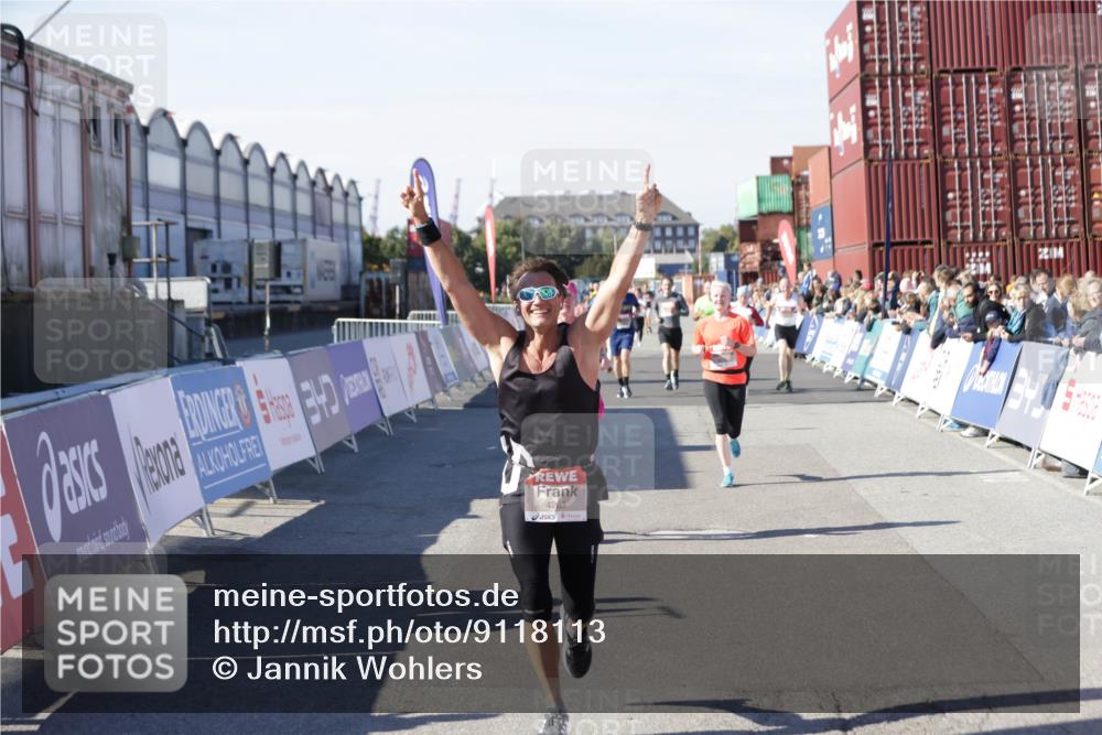 03.10.2025 - Köhlbrandbrückenlauf Jannik Wohlers http://msf.ph/oto/9118113 03.10.2025 13:03:23 Ziel 4085, 4208, 4225, 4268, 4283, 4300, 4454, 4856, 5048, 5063, 6207, 6279, 6612, 6632, 6722, 6784 meine-sportfotos.de