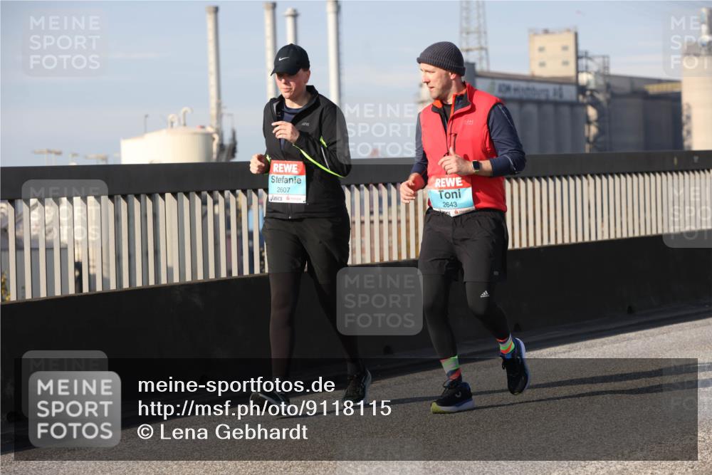 03.10.2025 - Köhlbrandbrückenlauf Lena Gebhardt http://msf.ph/oto/9118115 03.10.2025 10:24:39 Position 2 2607, 2643 meine-sportfotos.de