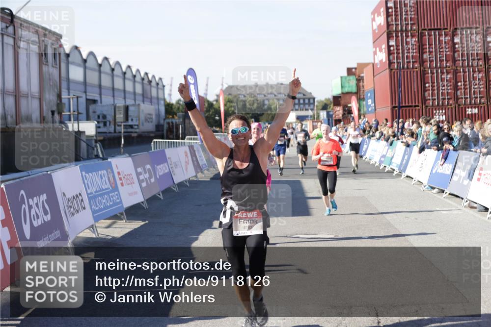 03.10.2025 - Köhlbrandbrückenlauf Jannik Wohlers http://msf.ph/oto/9118126 03.10.2025 13:03:23 Ziel 4085, 4208, 4225, 4268, 4283, 4300, 4454, 4856, 5048, 5063, 6207, 6279, 6612, 6632, 6722, 6784 meine-sportfotos.de