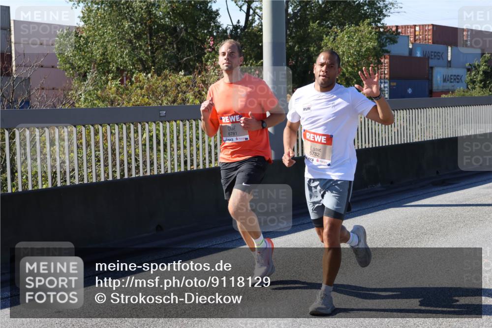 03.10.2025 - Köhlbrandbrückenlauf Strokosch-Dieckow http://msf.ph/oto/9118129 03.10.2025 12:54:12 Position 3 6781, 6782 meine-sportfotos.de