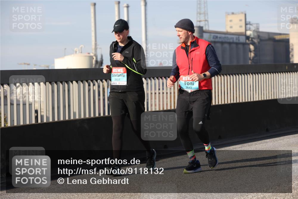 03.10.2025 - Köhlbrandbrückenlauf Lena Gebhardt http://msf.ph/oto/9118132 03.10.2025 10:24:39 Position 2 2607, 2643 meine-sportfotos.de