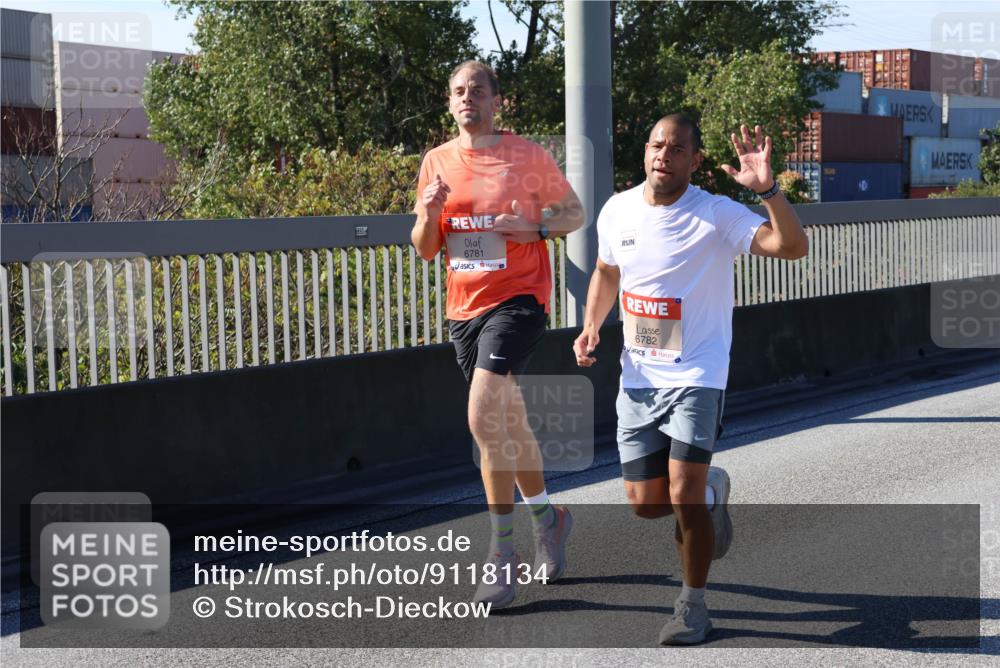 03.10.2025 - Köhlbrandbrückenlauf Strokosch-Dieckow http://msf.ph/oto/9118134 03.10.2025 12:54:13 Position 3 6781, 6782 meine-sportfotos.de