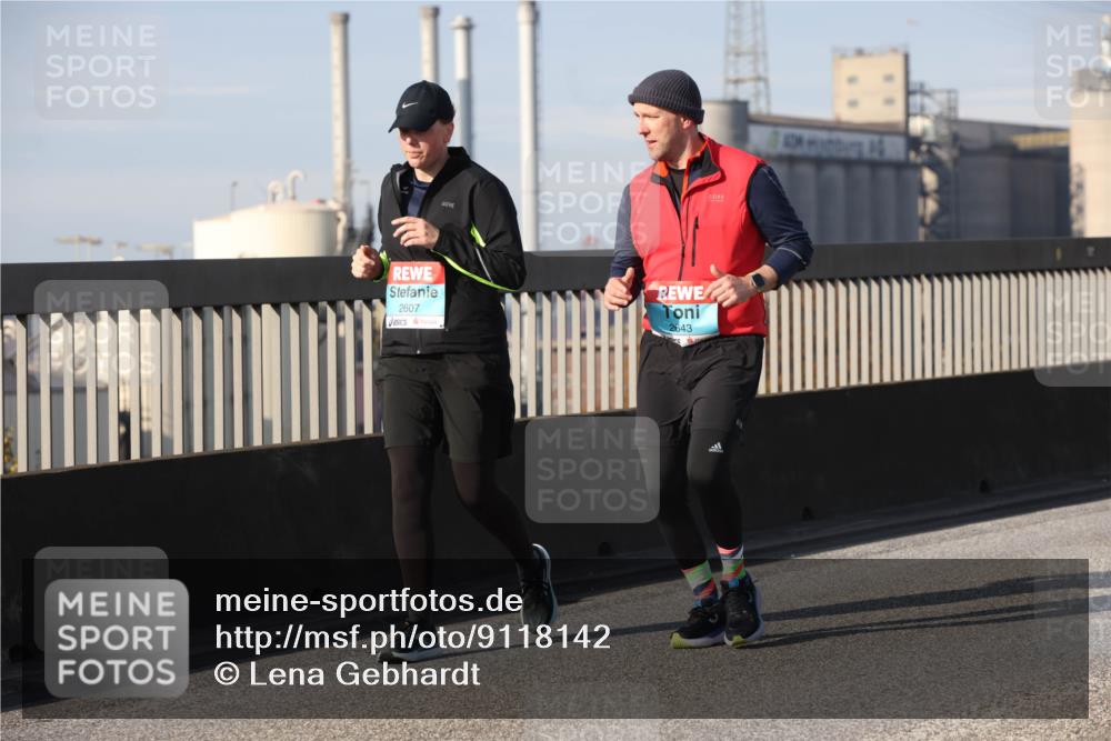 03.10.2025 - Köhlbrandbrückenlauf Lena Gebhardt http://msf.ph/oto/9118142 03.10.2025 10:24:39 Position 2 2607, 2643 meine-sportfotos.de