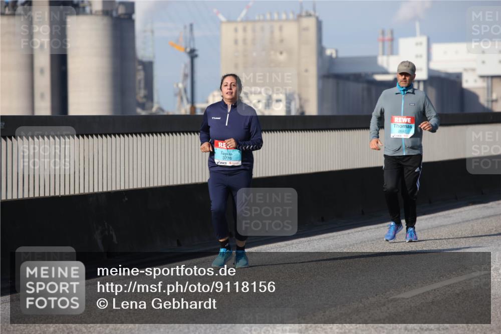 03.10.2025 - Köhlbrandbrückenlauf Lena Gebhardt http://msf.ph/oto/9118156 03.10.2025 10:24:49 Position 2 3776, 2692 meine-sportfotos.de