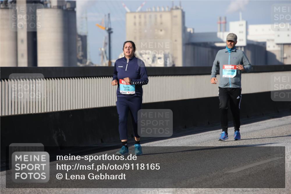 03.10.2025 - Köhlbrandbrückenlauf Lena Gebhardt http://msf.ph/oto/9118165 03.10.2025 10:24:49 Position 2 3776, 2692 meine-sportfotos.de