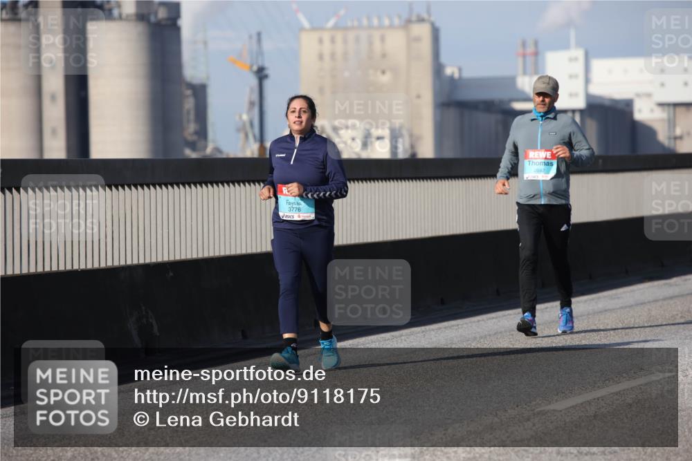 03.10.2025 - Köhlbrandbrückenlauf Lena Gebhardt http://msf.ph/oto/9118175 03.10.2025 10:24:49 Position 2 3776, 2692 meine-sportfotos.de