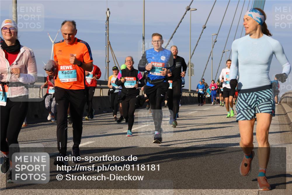 03.10.2025 - Köhlbrandbrückenlauf Strokosch-Dieckow http://msf.ph/oto/9118181 03.10.2025 09:52:13 Position 2 3576, 2789, 2945 meine-sportfotos.de