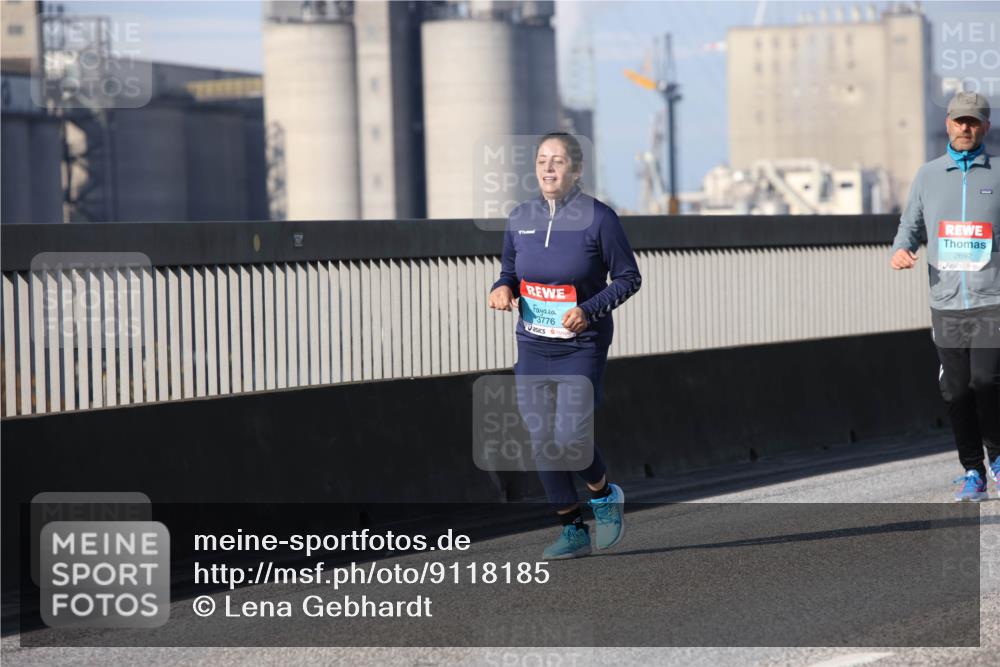 03.10.2025 - Köhlbrandbrückenlauf Lena Gebhardt http://msf.ph/oto/9118185 03.10.2025 10:24:50 Position 2 3776, 2692 meine-sportfotos.de