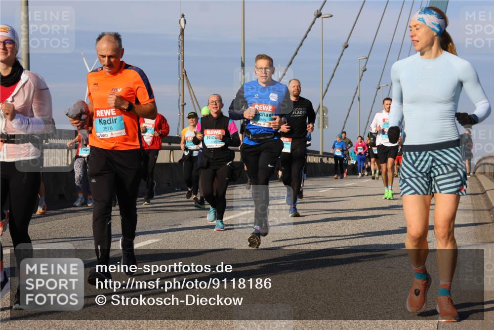 03.10.2025 - Köhlbrandbrückenlauf Strokosch-Dieckow http://msf.ph/oto/9118186 03.10.2025 09:52:13 Position 2 2945, 3576, 2789 meine-sportfotos.de