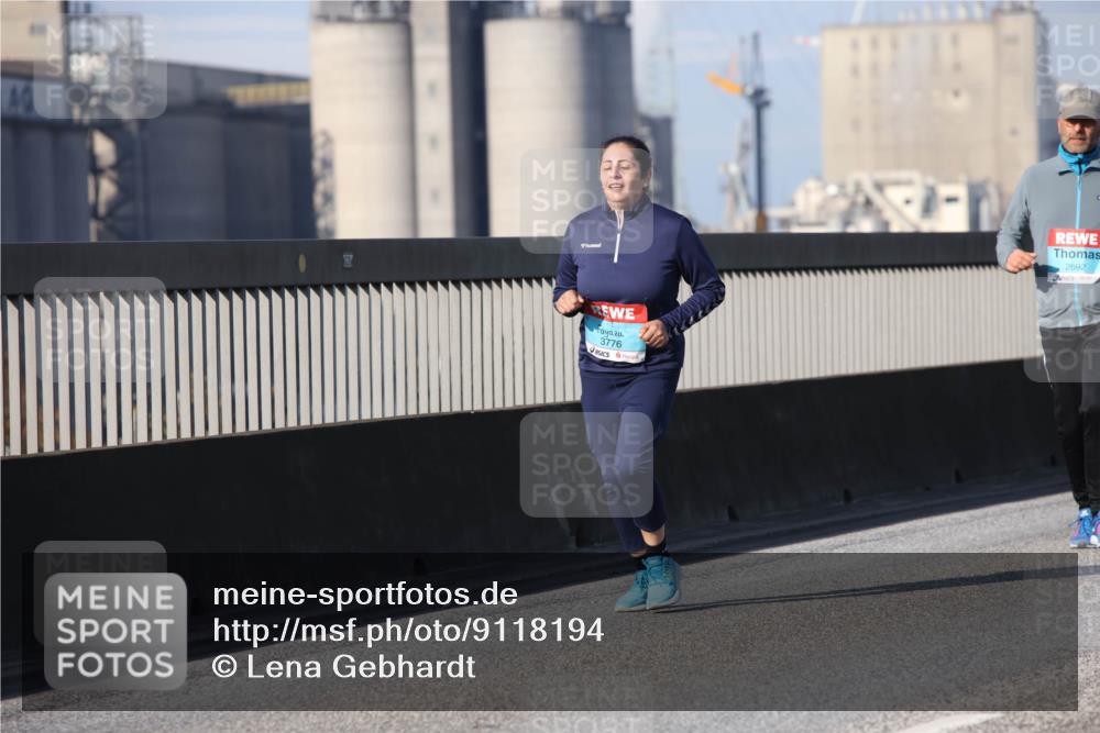 03.10.2025 - Köhlbrandbrückenlauf Lena Gebhardt http://msf.ph/oto/9118194 03.10.2025 10:24:50 Position 2 3776, 2692 meine-sportfotos.de