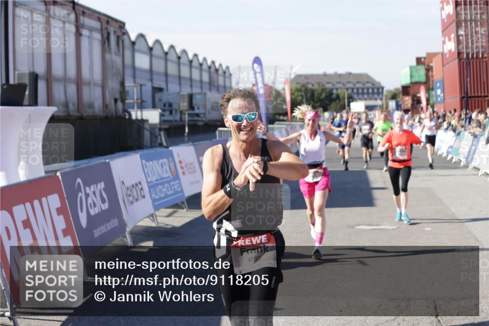 03.10.2025 - Köhlbrandbrückenlauf Jannik Wohlers http://msf.ph/oto/9118205 03.10.2025 13:03:24 Ziel 4208, 4225, 4252, 4268, 4283, 4300, 4454, 4856, 5048, 5063, 6194, 6207, 6279, 6612, 6632 meine-sportfotos.de