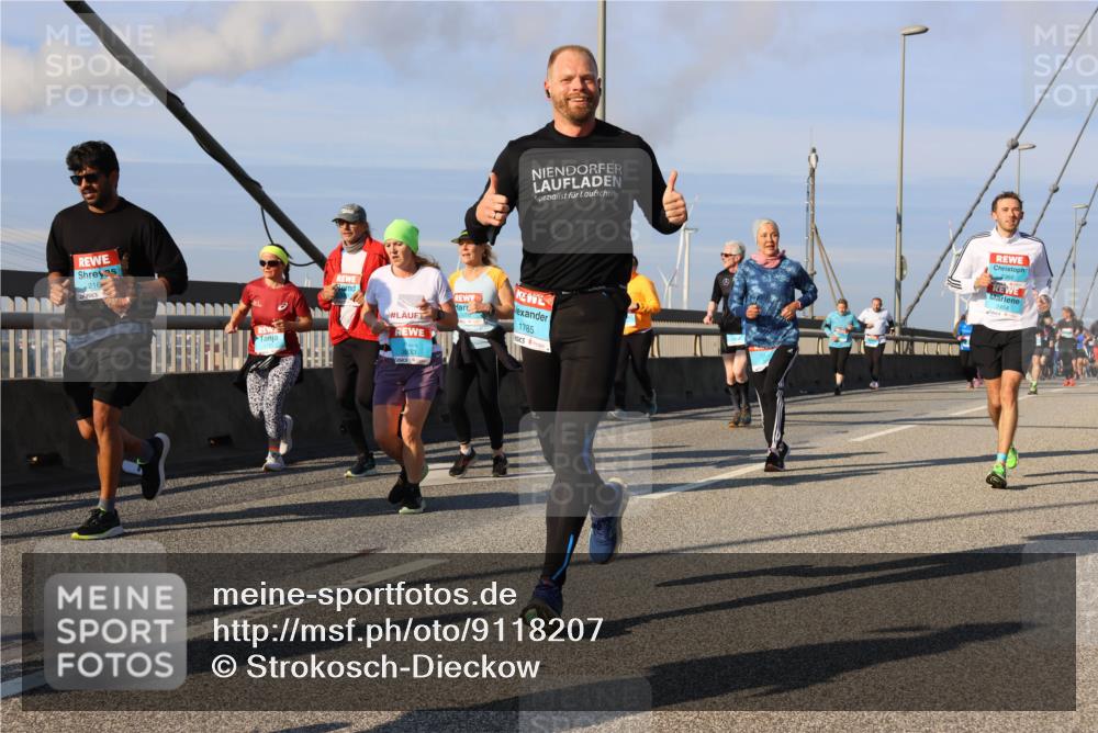 03.10.2025 - Köhlbrandbrückenlauf Strokosch-Dieckow http://msf.ph/oto/9118207 03.10.2025 09:52:17 Position 2 216, 23, 1785 meine-sportfotos.de