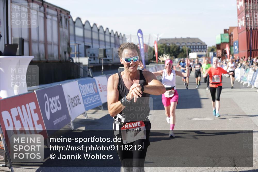 03.10.2025 - Köhlbrandbrückenlauf Jannik Wohlers http://msf.ph/oto/9118212 03.10.2025 13:03:24 Ziel 4208, 4225, 4252, 4268, 4283, 4300, 4454, 4856, 5048, 5063, 6194, 6207, 6279, 6612, 6632 meine-sportfotos.de