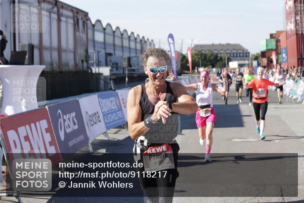 03.10.2025 - Köhlbrandbrückenlauf Jannik Wohlers http://msf.ph/oto/9118217 03.10.2025 13:03:24 Ziel 4208, 4225, 4252, 4268, 4283, 4300, 4454, 4856, 5048, 5063, 6194, 6207, 6279, 6612, 6632 meine-sportfotos.de