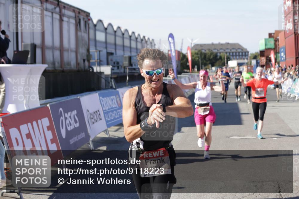 03.10.2025 - Köhlbrandbrückenlauf Jannik Wohlers http://msf.ph/oto/9118223 03.10.2025 13:03:24 Ziel 4208, 4225, 4252, 4268, 4283, 4300, 4454, 4856, 5048, 5063, 6194, 6207, 6279, 6612, 6632 meine-sportfotos.de