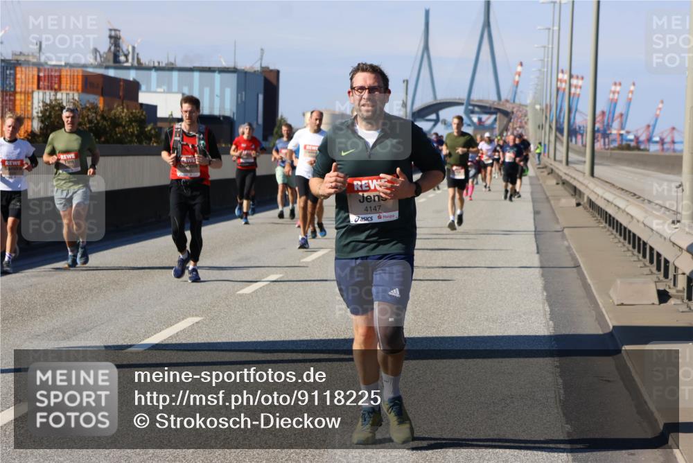 03.10.2025 - Köhlbrandbrückenlauf Strokosch-Dieckow http://msf.ph/oto/9118225 03.10.2025 12:54:25 Position 3 4147 meine-sportfotos.de