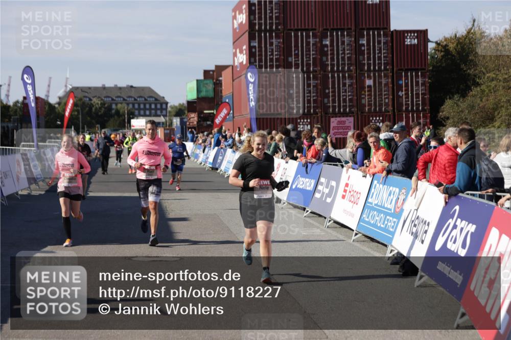 03.10.2025 - Köhlbrandbrückenlauf Jannik Wohlers http://msf.ph/oto/9118227 03.10.2025 13:34:17 Ziel 4674, 5207, 5221, 5593, 6095, 6574 meine-sportfotos.de