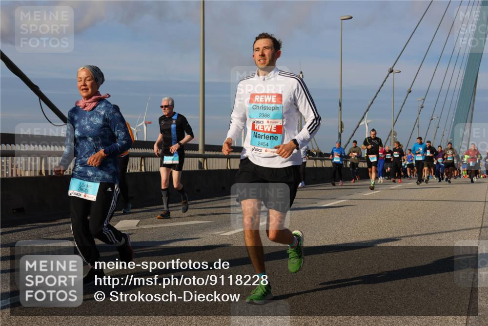 03.10.2025 - Köhlbrandbrückenlauf Strokosch-Dieckow http://msf.ph/oto/9118228 03.10.2025 09:52:19 Position 2 3823, 2368, 2454 meine-sportfotos.de