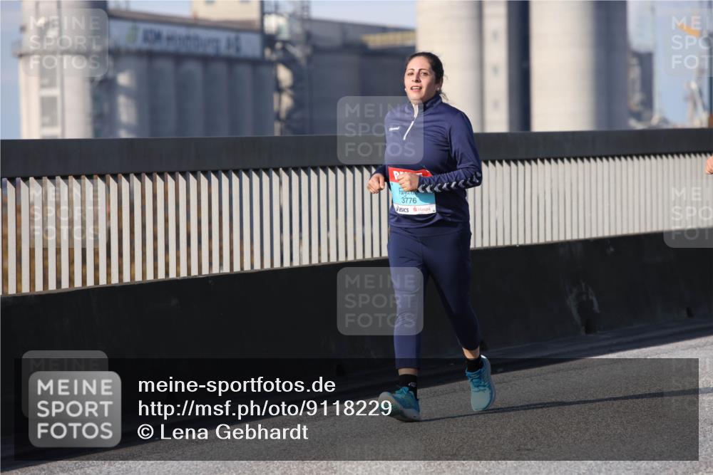 03.10.2025 - Köhlbrandbrückenlauf Lena Gebhardt http://msf.ph/oto/9118229 03.10.2025 10:24:51 Position 2 3776 meine-sportfotos.de