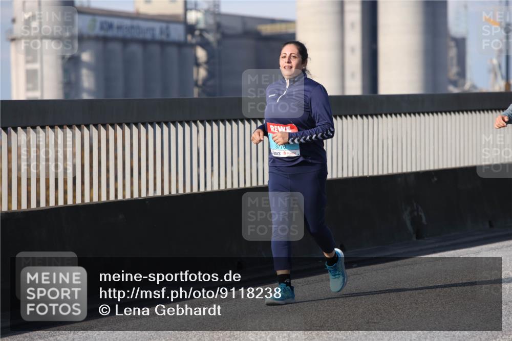 03.10.2025 - Köhlbrandbrückenlauf Lena Gebhardt http://msf.ph/oto/9118238 03.10.2025 10:24:52 Position 2 3776 meine-sportfotos.de