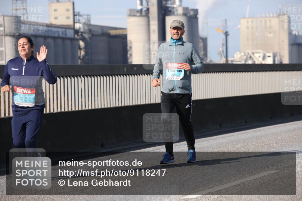 03.10.2025 - Köhlbrandbrückenlauf Lena Gebhardt http://msf.ph/oto/9118247 03.10.2025 10:24:53 Position 2 940, 3776, 2692 meine-sportfotos.de