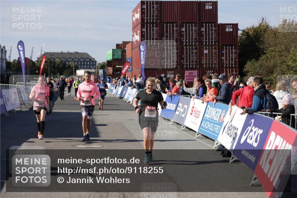 03.10.2025 - Köhlbrandbrückenlauf Jannik Wohlers http://msf.ph/oto/9118255 03.10.2025 13:34:17 Ziel 4674, 5207, 5221, 5593, 6095, 6574 meine-sportfotos.de