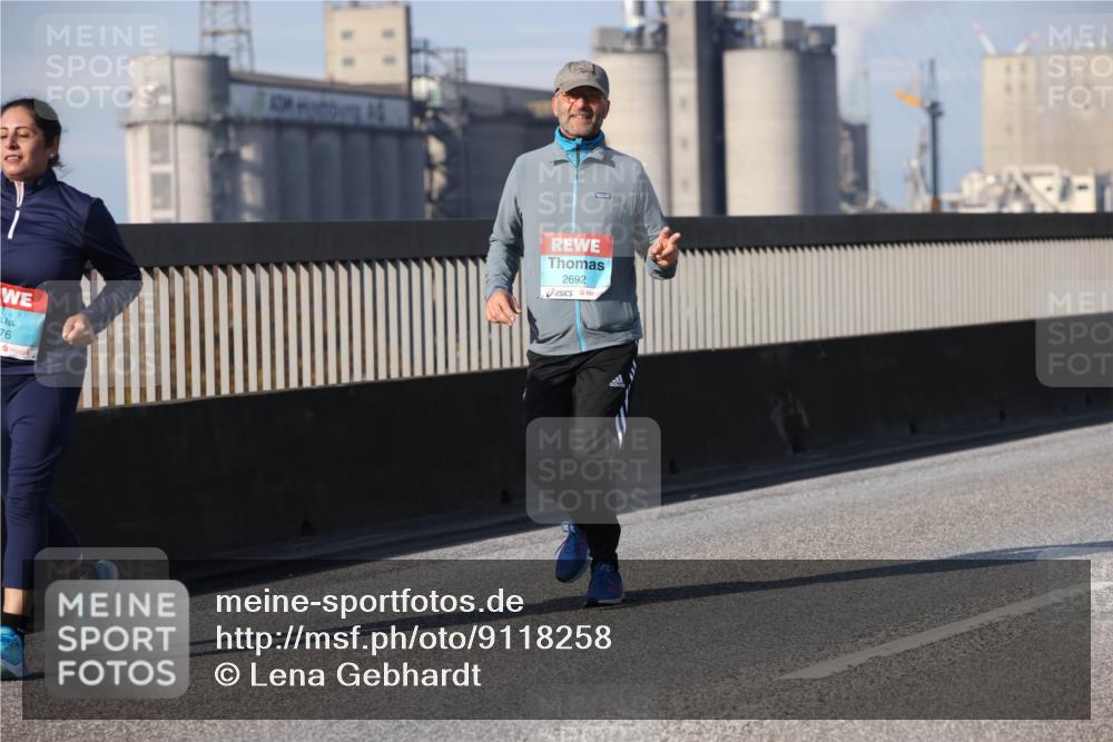 03.10.2025 - Köhlbrandbrückenlauf Lena Gebhardt http://msf.ph/oto/9118258 03.10.2025 10:24:53 Position 2 76, 2692 meine-sportfotos.de