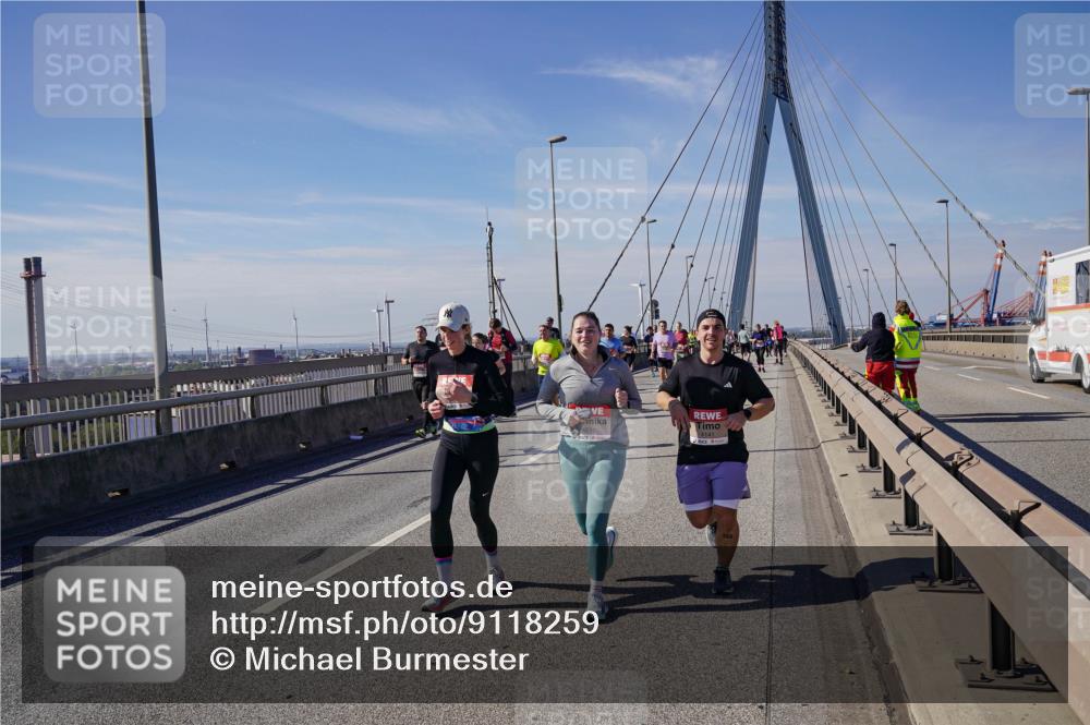 03.10.2025 - Köhlbrandbrückenlauf Michael Burmester http://msf.ph/oto/9118259 03.10.2025 12:59:35 Position 2 4141 meine-sportfotos.de
