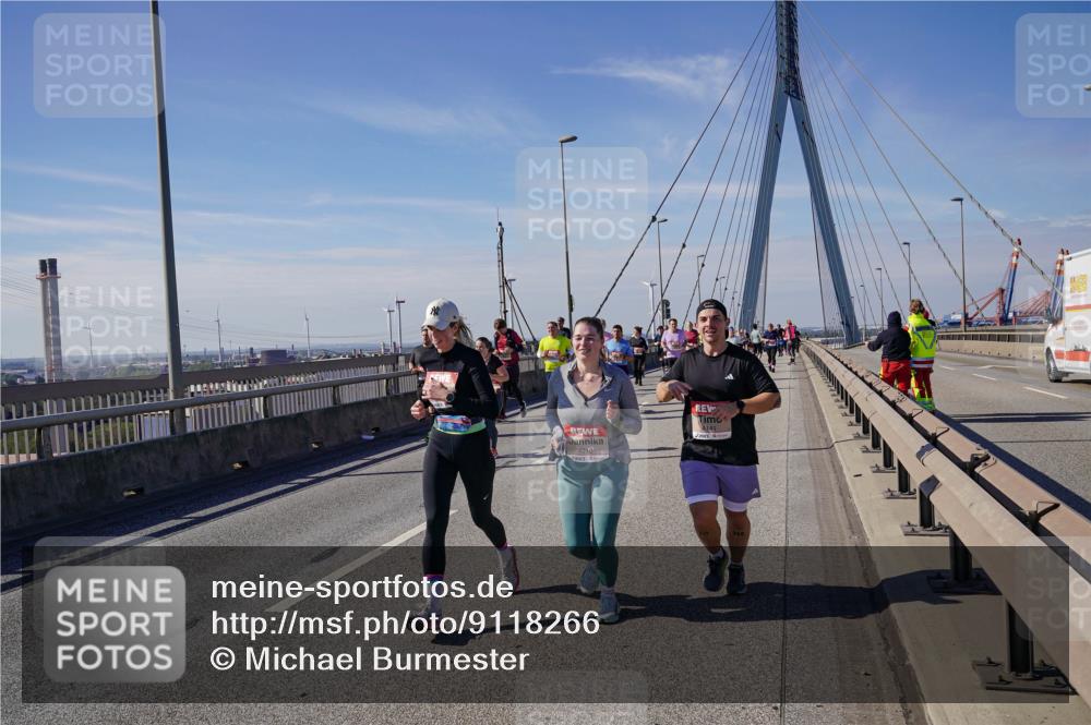 03.10.2025 - Köhlbrandbrückenlauf Michael Burmester http://msf.ph/oto/9118266 03.10.2025 12:59:35 Position 2 4141 meine-sportfotos.de