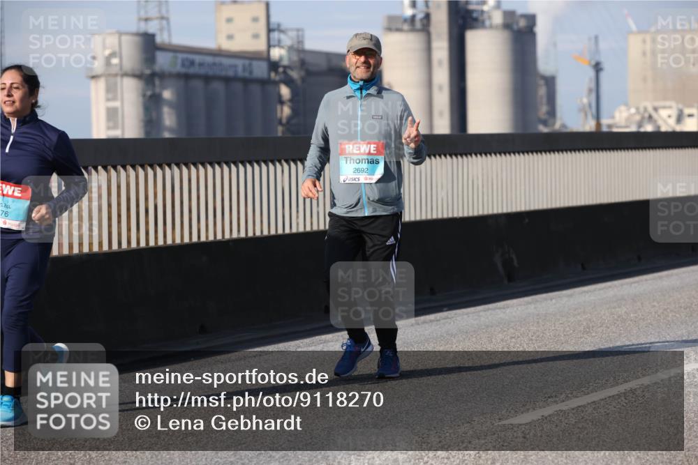 03.10.2025 - Köhlbrandbrückenlauf Lena Gebhardt http://msf.ph/oto/9118270 03.10.2025 10:24:53 Position 2 76, 2692 meine-sportfotos.de
